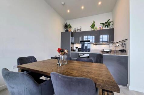 Dining/Kitchen