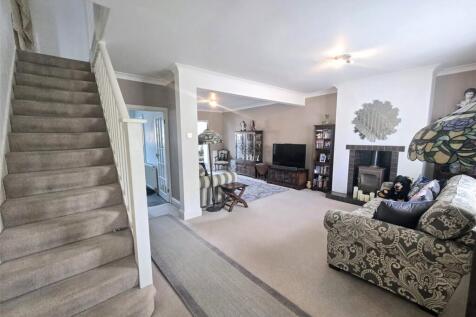 Entrance Living Rm
