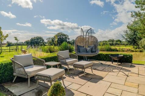 summer house seating