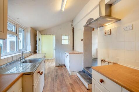 Kitchen towards porc