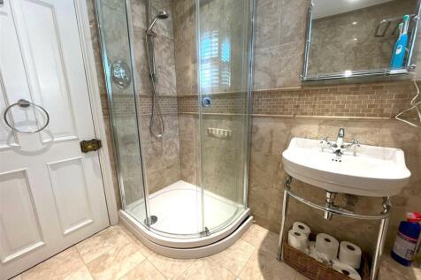 Bathroom 2-2.jpg