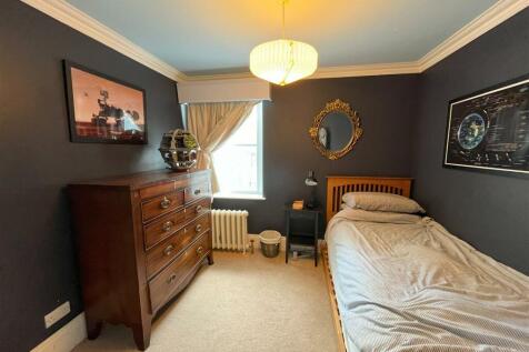 Bedroom 1-2.jpg
