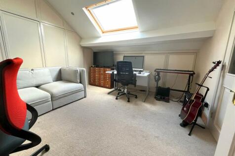 Attic Bedroom 5/TV room