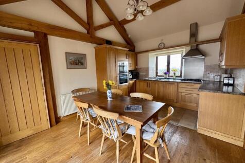 Kitchen/Dining Area