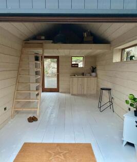 Studio (Janet Bell)