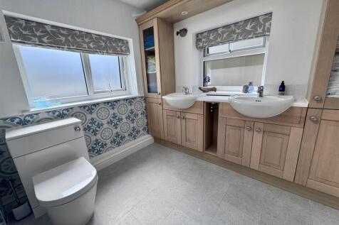 Cloakroom/WC