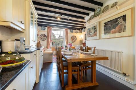 Kitchen/dining/sitting room