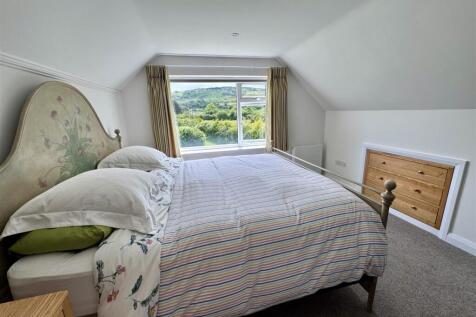 Main Bedroom - Prif Ystafell Gwely