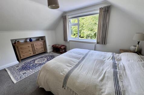 Guest Bedroom/Ystafell Gwely Gwesteion