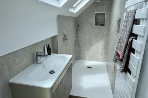 Shower Room/WC - Ystafell Gawod/Toiled