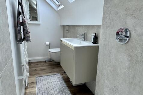 Shower Room/WC - Ystafell Gawod/Toiled