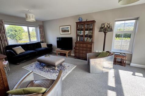 Living Room/Ystafell Fyw
