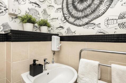 TYN-LON-BATHROOM-1C.jpg