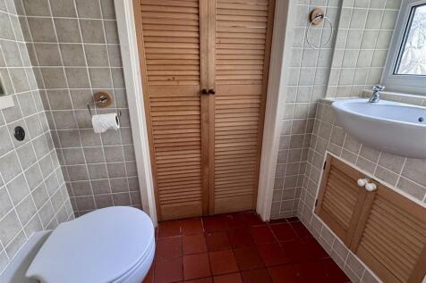 Cloak Room/WC