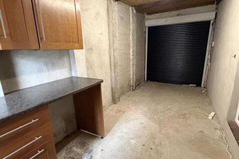 Attached Garage/Utility
