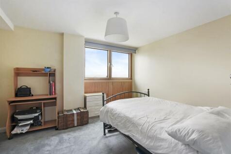 05-2f0bGCWT - 91 Donnington Court -Bedroom 4 -Orig