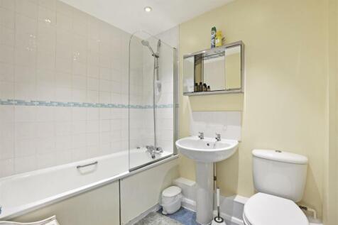 01-10dcGCWT - 91 Donnington Court -Bathroom -Origi