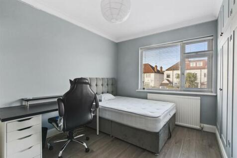 01-2551GCWT - 9 Leigh Gdns - Bedroom -Original (6)