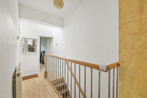 05-2692GCWT - FFF 37 Earlsmead Road - Hall -Origin