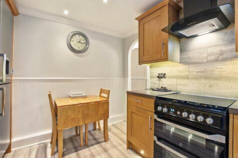 09-ec17GCWT - 25 Athelstan Gdns - Kitchen 3 -Origi