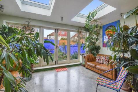 10-f075GCWT - 60 Clifford Gdns - Kitchen 4 -Origin