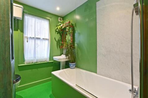 01-c90dGCWT - 60 Clifford Gdns - Bathroom  -Origin
