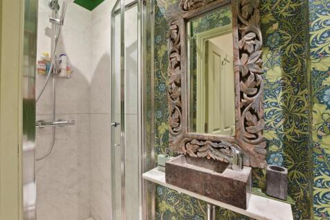 15-5c52GCWT - 60 Clifford Gdns - Shower -Original 