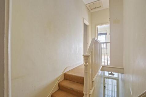 07-e0a9GCWT - FFF 32 Llbert St - Hall -Original (1