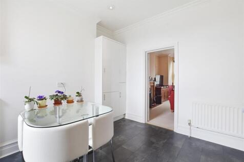 11-3931GCWT - 8C Chevening Road - Kitchen 3 Origin