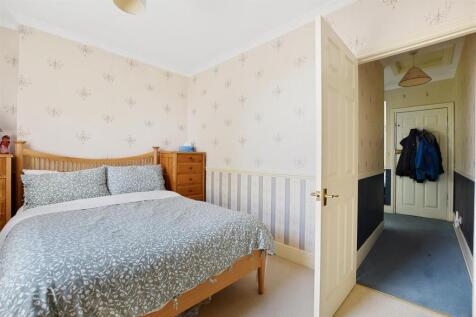 06-75e5GCWT - 8C Chevening Road - Bedroom 2 -Origi