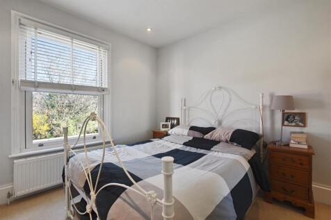 02-89e7GCWT - Flat B 27 Leghorn Road - Bedroom 2 -