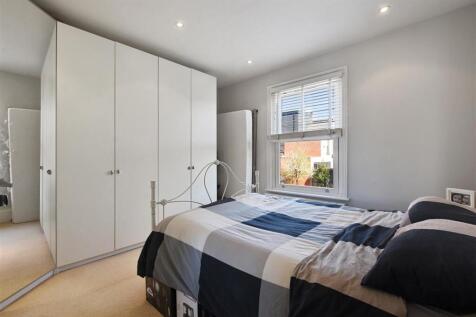07-f72fGCWT - Flat B 27 Leghorn Road - Bedroom -Or