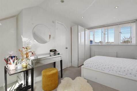 04-f25eGCWT - Flat B 27 Leghorn Road - Bedroom 4 -