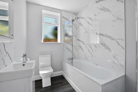 01-b818GCWT - 84 Longstone Ave - Bathroom -Origina
