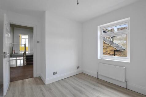 03-ef09GCWT - 8 Felixstowe Road - Bedroom 5 -Origi