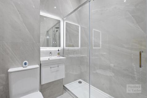 15-9969GCWT - FFF 119 Fernhead Road - Shower -Orig