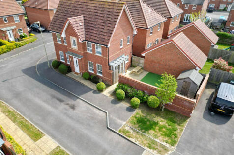 Detached, 3 bedroom, 2 bathroom house