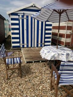 BEACH HUT