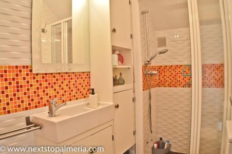 Family shower room
