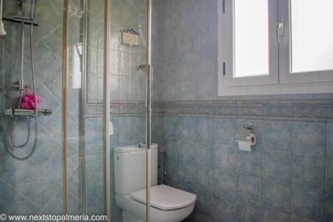 En suite to bed 3