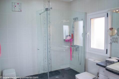 En suite to master