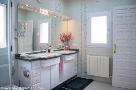 En suite to master