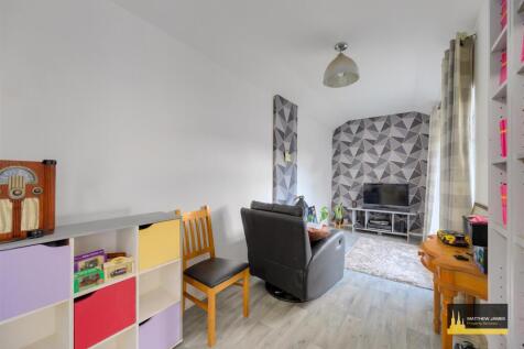 Second Lounge / Snug / Bedroom Five