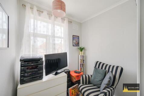 32 Omar Road-18.jpg