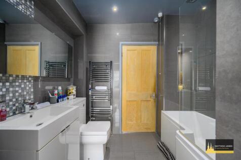 Master Jack &amp; Jill Bathroom