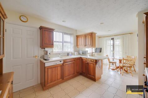 Kitchen/ Dining
