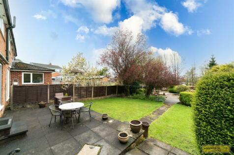 LARGE GARDEN PATIO