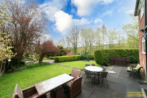 LARGE GARDEN PATIO