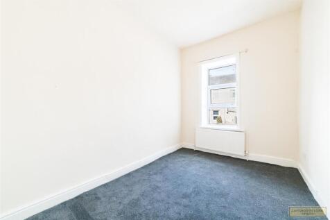 UPSTAIRS ROOM4