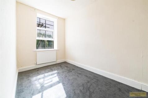UPSTAIRS ROOM5